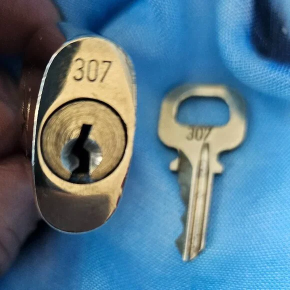 LV lock & key #307 - Picture 3 of 4